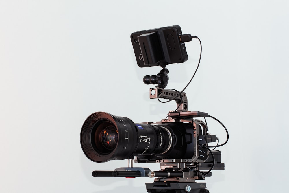 Reklam çekimi seti — Sony FX9 + matte box + monitor
